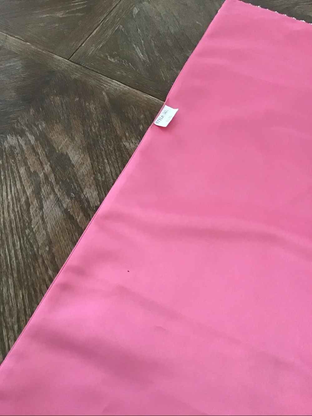 Table runner features a decorative white lace and ribbon trim